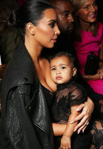 坎耶·维斯特和金·卡戴珊和她的母亲克里斯·詹娜